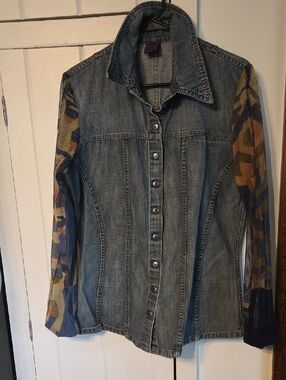 Lagatte Vintage Women’s Denim Jacket with Patterned Sleeve Panels - B